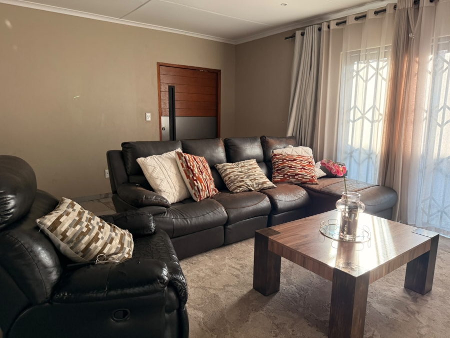 3 Bedroom Property for Sale in Waterkloof East North West